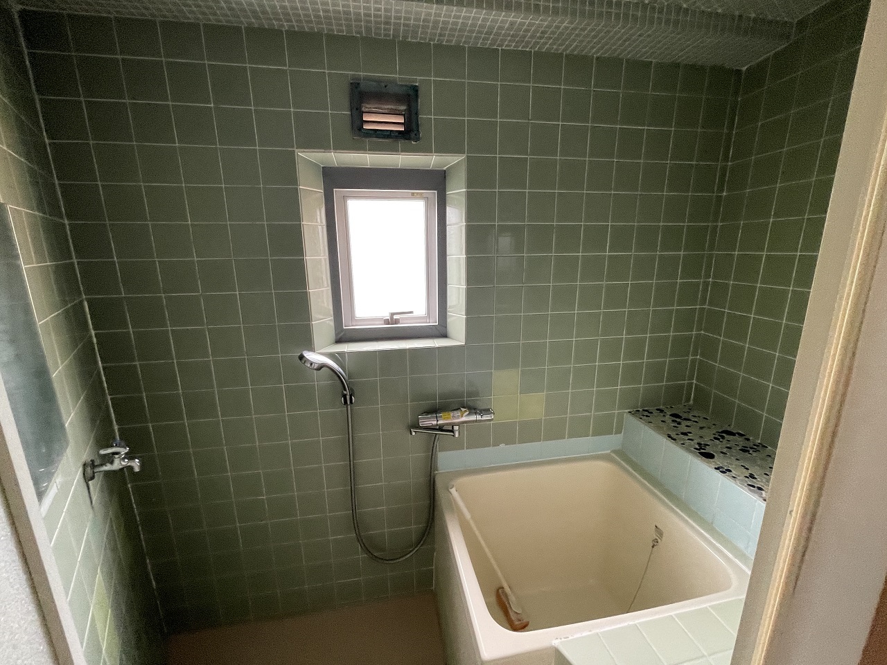 尼崎市マンション　在来風呂漏水補修工事